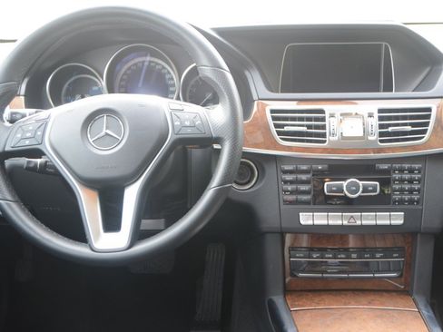 Used 2014 Mercedes-Benz E 350 4MATIC Wagon image 18