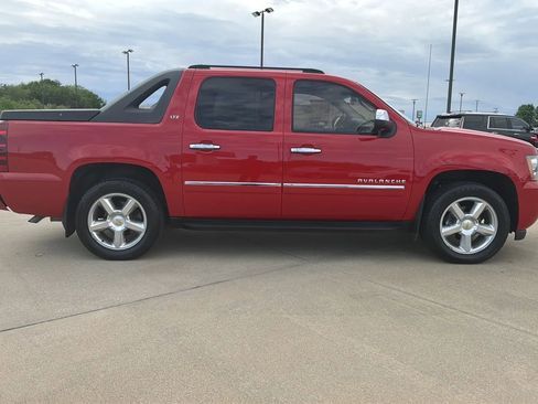 Used 2010 Chevrolet Avalanche LTZ AWD/4WD image 22