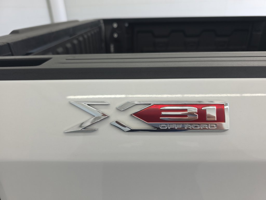 Used 2023 GMC Sierra 1500 SLT w/ SLT Premium Package AWD/4WD image 16