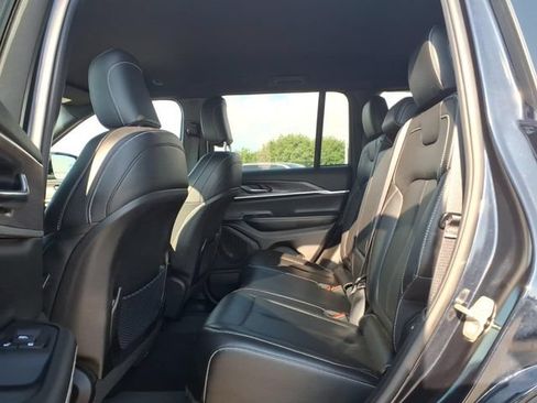 Used 2024 Jeep Grand Cherokee Limited AWD/4WD image 12
