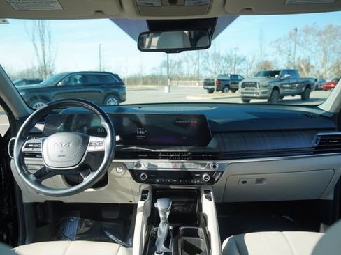 Used 2024 Kia Telluride EX w/ EX Captain's Chair Package image 27