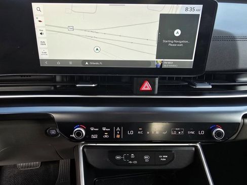Used 2025 Kia Carnival FWD image 20