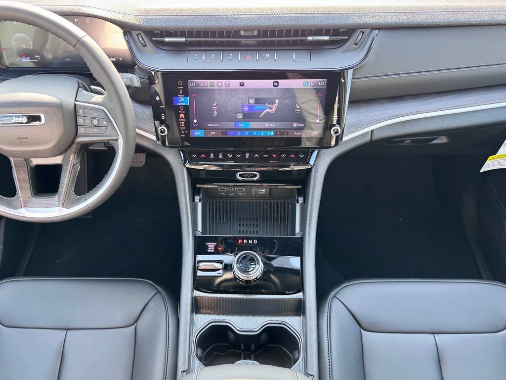 New 2027 Jeep Grand Cherokee Limited AWD/4WD image 12
