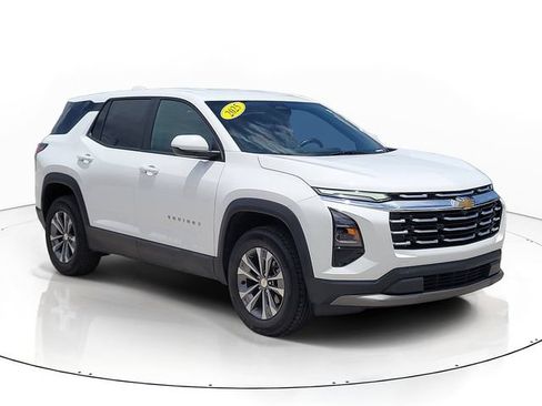 Used 2025 Chevrolet Equinox LT AWD/4WD image 3