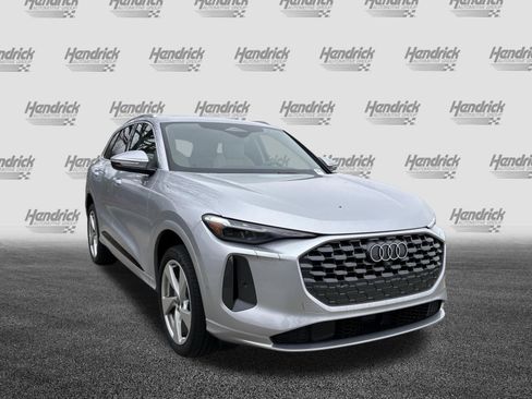 Used 2025 Audi Q5 Premium Plus w/ Premium Plus image 2