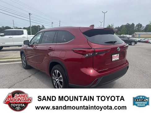 Used 2023 Toyota Highlander XLE FWD image 5