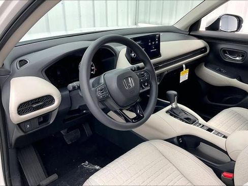 New 2026 Honda HR-V LX image 8