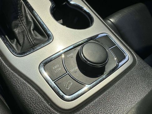 Used 2019 Jeep Grand Cherokee Limited AWD/4WD image 21