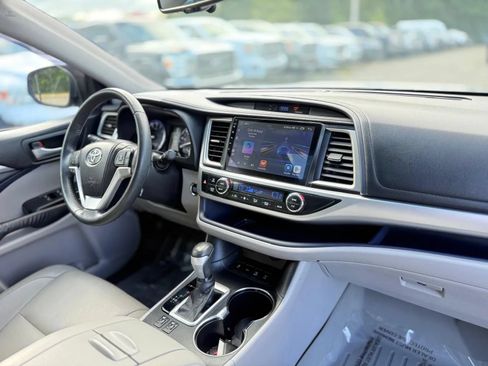 Used 2014 Toyota Highlander XLE AWD/4WD image 27