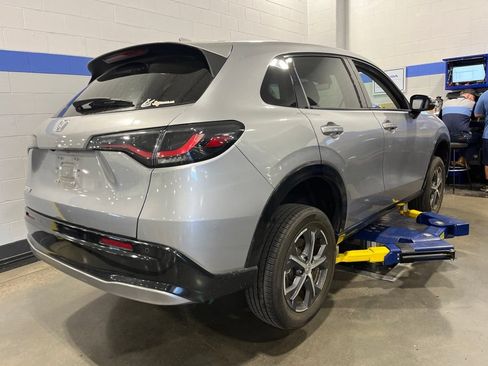 Used 2024 Honda HR-V EX-L image 3