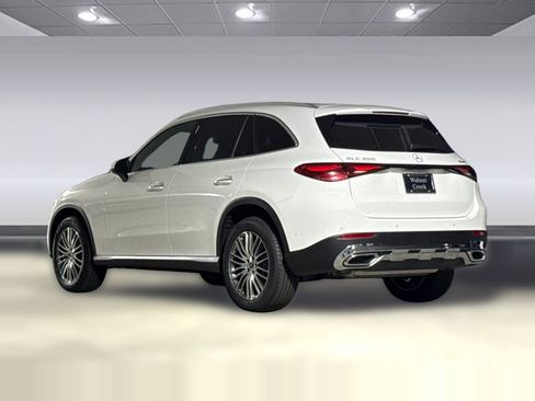 Used 2026 Mercedes-Benz GLC 300 4MATIC image 3