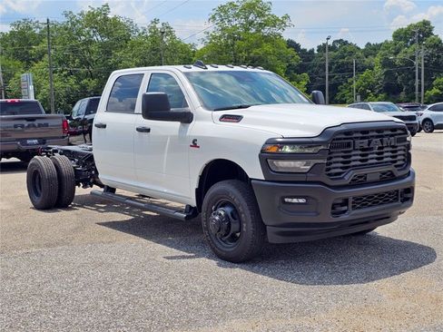 New 2026 RAM 3500 Tradesman AWD/4WD image 12