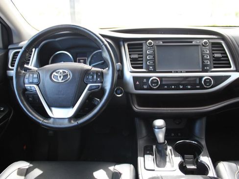 Certified 2016 Toyota Highlander Limited Platinum AWD/4WD image 2