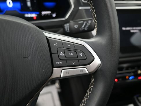 Used 2023 Volkswagen Tiguan SE w/ Panoramic Sunroof Package image 21