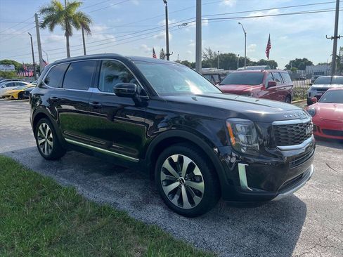 Used 2022 Kia Telluride EX w/ EX Premium Package FWD image 4