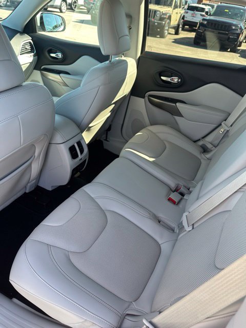 Used 2021 Jeep Cherokee Limited w/ Elite Package AWD/4WD image 15