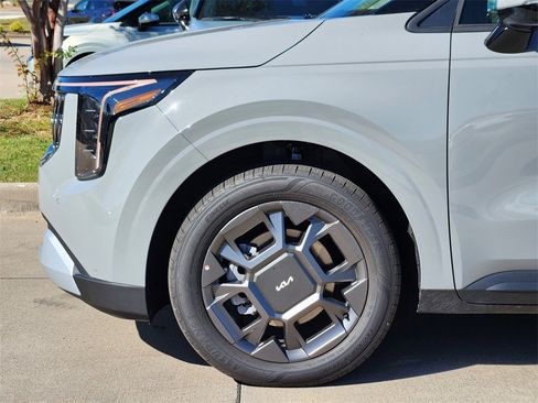 New 2026 Kia Carnival EX image 5