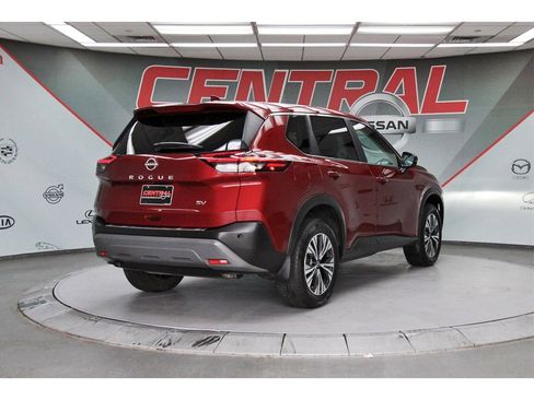 Used 2023 Nissan Rogue SV image 5