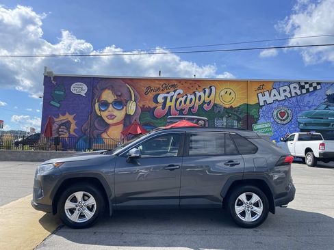 Used 2019 Toyota RAV4 XLE w/ Convenience Package AWD/4WD image 2
