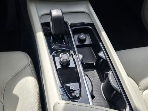 Certified 2023 Volvo XC60 B5 Plus w/ Climate Package AWD/4WD image 19