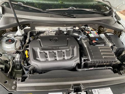 Used 2018 Volkswagen Tiguan SEL w/ R-Line Package image 16