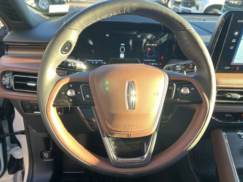 Used 2025 Lincoln Aviator Reserve w/ Equipment Group 201A image 18