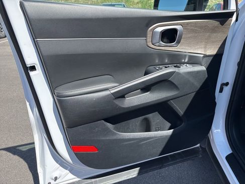 Certified 2023 Kia Sorento S w/ Panoramic Sunroof Package AWD/4WD image 5
