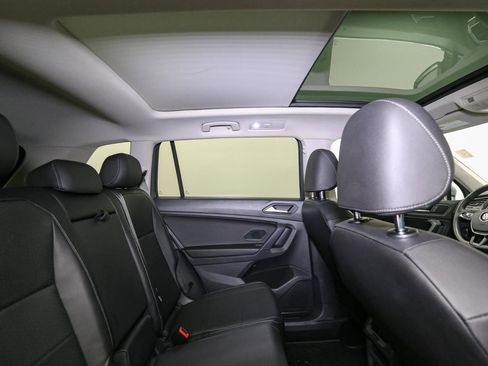 Used 2020 Volkswagen Tiguan SEL AWD/4WD image 23