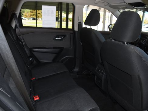 Used 2022 Nissan Rogue SV image 17