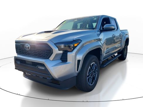 Used 2025 Toyota Tacoma TRD Sport RWD image 3