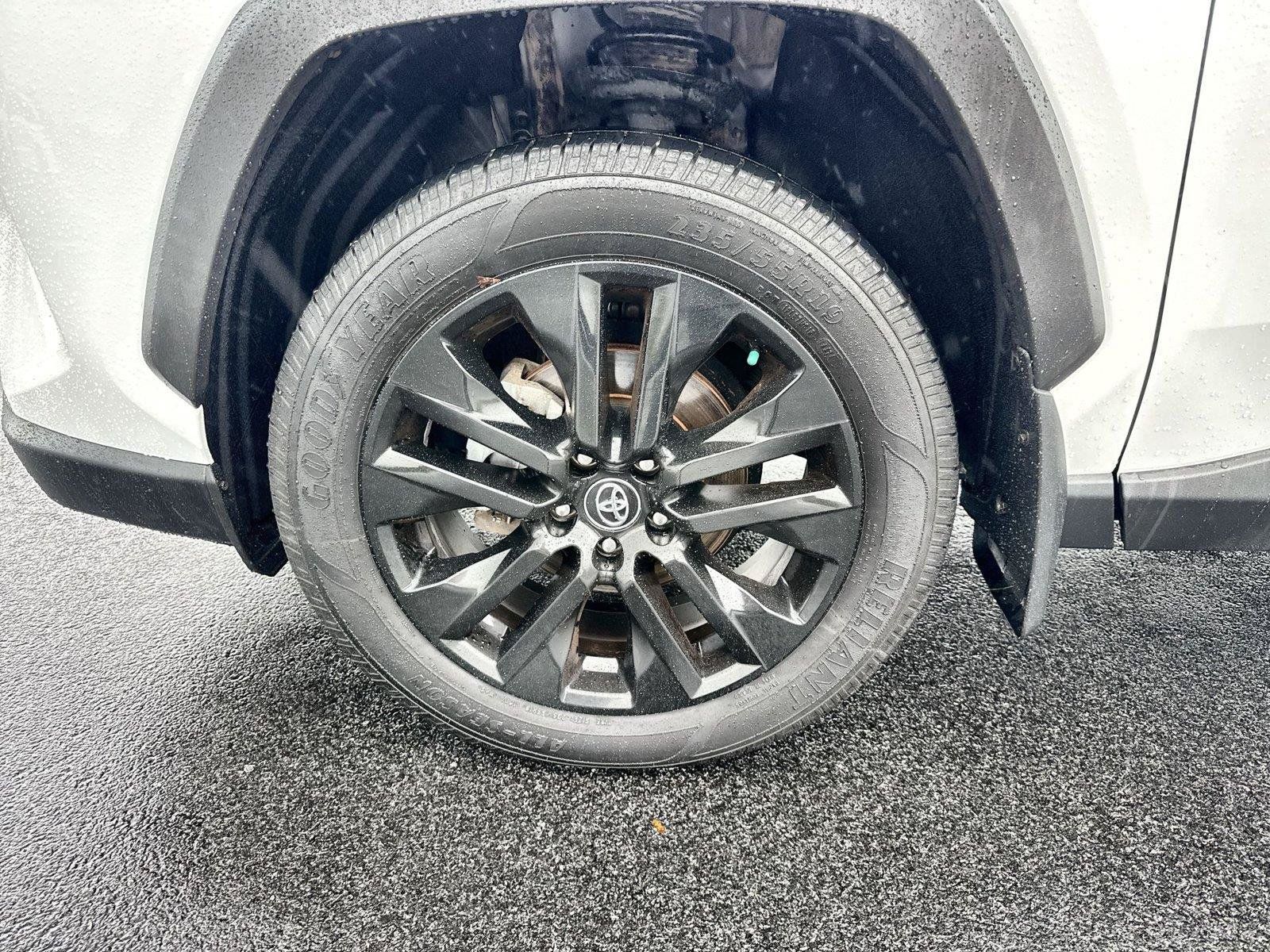 Used 2020 Toyota RAV4 XLE Premium AWD/4WD image 10