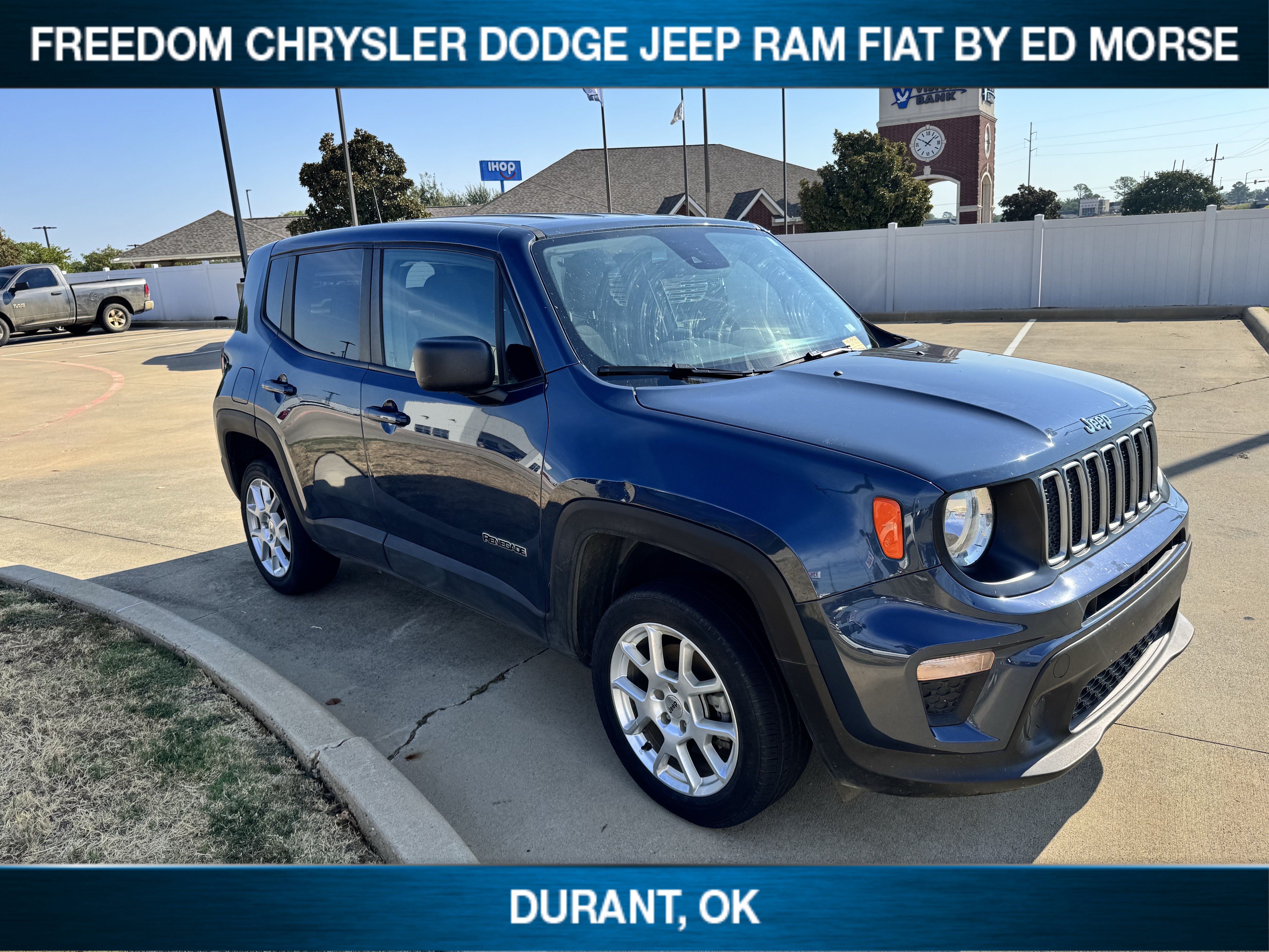Used 2023 Jeep Renegade Latitude AWD/4WD image 3