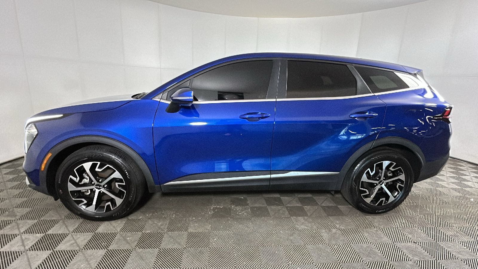 Used 2023 Kia Sportage EX FWD image 6