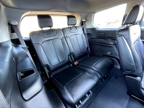 Used 2022 Jeep Grand Cherokee L Limited image 27