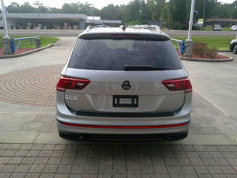 Used 2022 Volkswagen Tiguan SE R-Line image 3