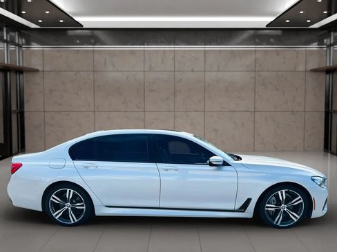 Used 2019 BMW 740i w/ M Sport Package RWD image 2