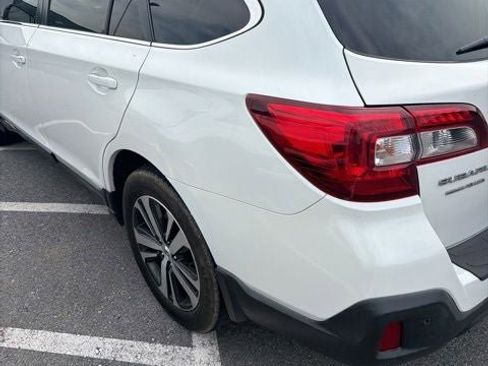 Used 2018 Subaru Outback 2.5i Limited AWD/4WD image 12