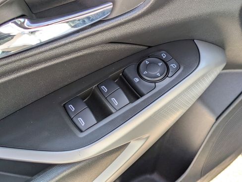 Used 2024 Chevrolet Trax LS w/ LS Convenience Package image 11