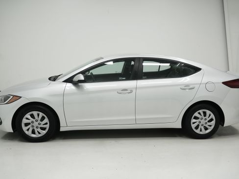 Used 2018 Hyundai Elantra SE FWD image 7