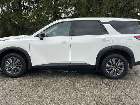 Certified 2024 Nissan Pathfinder S image 26