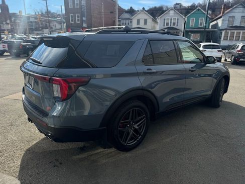 Used 2025 Ford Explorer ST w/ Sun And Sound Package image 8