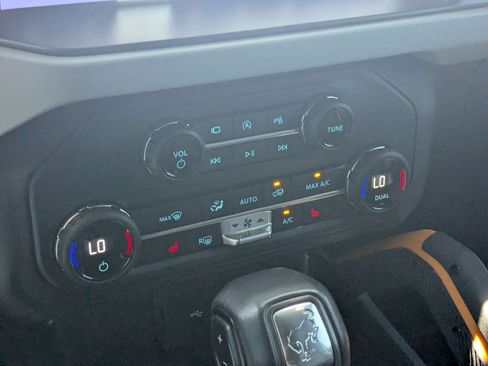 Used 2023 Ford Bronco Badlands w/ Sasquatch Package AWD/4WD image 24