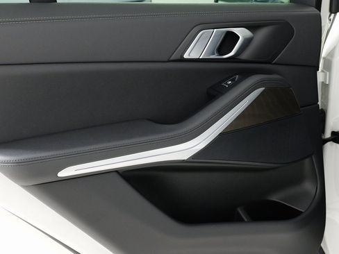 Used 2022 BMW X5 xDrive40i w/ Parking Assistance Package image 31