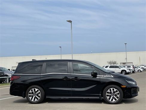 Used 2026 Honda Odyssey EX-L image 3