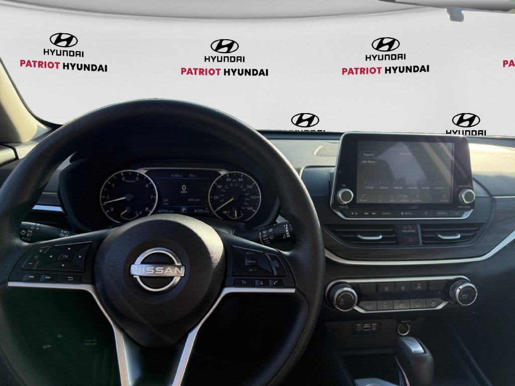 Used 2025 Nissan Altima 2.5 SV FWD image 10