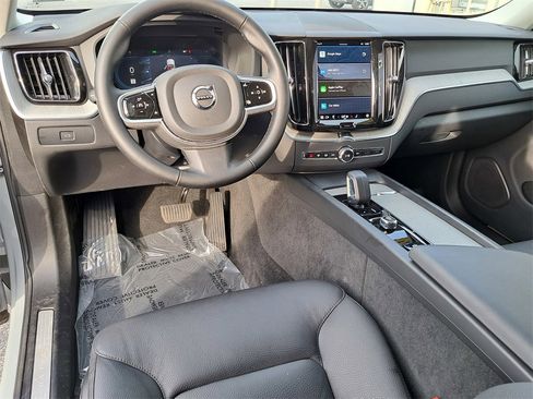 Used 2025 Volvo XC60 B5 Plus image 21