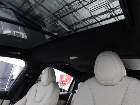 Used 2022 Tesla Model X image 6