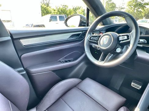 Used 2025 Porsche Macan Turbo Electric AWD/4WD image 15