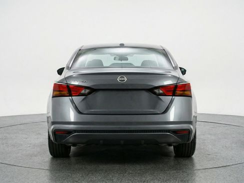 Used 2025 Nissan Altima 2.5 SV FWD image 7