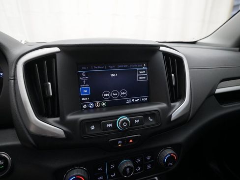 Used 2023 GMC Terrain SLE w/ Driver Convenience Package image 6